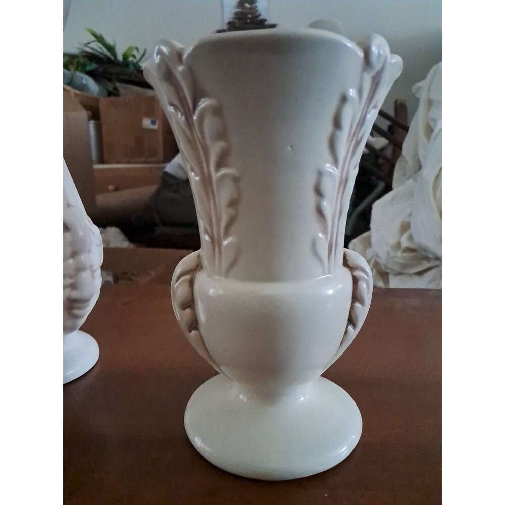 Red Wing RUMRILL #523 Footed RENAISSANCE 7 3/8" VASE Acanthus Leaf /Crimped Edge
